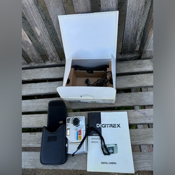 digitrex digital camera silver w acessories w box manual DSC2100 Lot Bundle - Picture 1 of 11